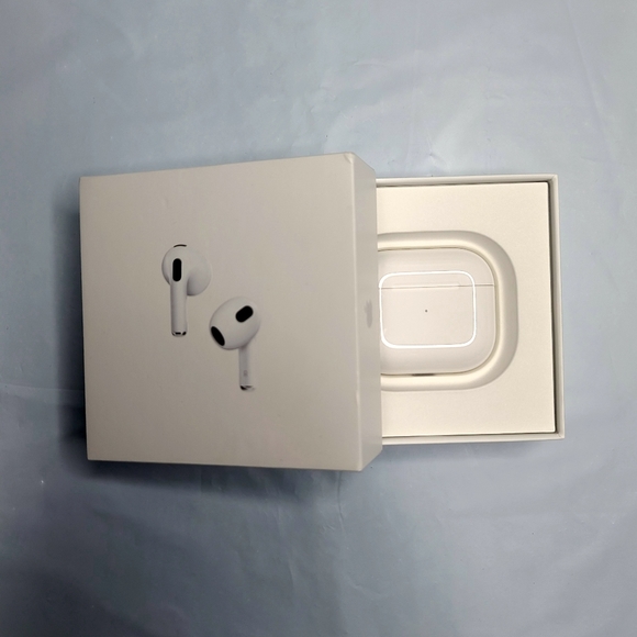 Apple Airpods 3rd Generation 100% AUTHENTIC - Picture 3 of 7